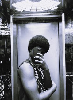 A333 - Male escort in İstanbul Photo 5 of 7