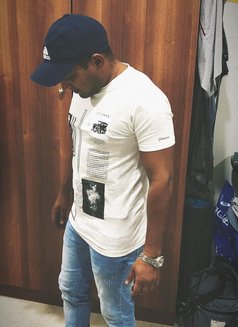 Aachi - Male escort in Kochi Photo 1 of 3