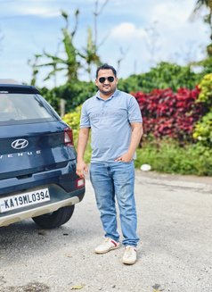 Aachi - Male escort in Kochi Photo 3 of 3