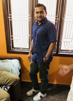 Aachi - Male escort in Kochi Photo 2 of 3