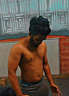 Aadi - Acompañantes masculino in Mumbai Photo 2 of 4