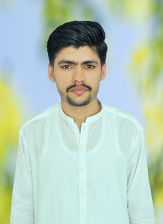 Aadii5 - Acompañantes masculino in Lahore Photo 3 of 3