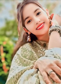 Aadita Arora - puta in Hyderabad Photo 5 of 6