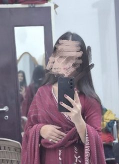 Aakansha Cam and real meet service - escort in Pune Photo 5 of 6