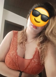 Aakriti (Divorce) Girl Cam & Realmeet - escort in New Delhi Photo 5 of 12