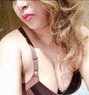Aakriti (Divorce) Girl Cam & Realmeet - puta in New Delhi Photo 1 of 4