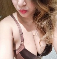 Aakriti (Divorce) Girl Cam & Realmeet - escort in New Delhi