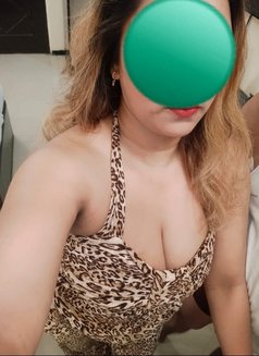 Aakriti (Divorce) Girl Cam & Realmeet - puta in New Delhi Photo 3 of 4