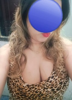 Aakriti (Divorce) Girl Cam & Realmeet - puta in New Delhi Photo 4 of 4