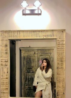 Aaliya - puta in Dubai Photo 8 of 8