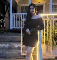 Divya Available for Meeting My Friends - puta in Bangalore Photo 1 of 4
