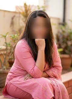 Aami - escort agency in Dubai Photo 1 of 4