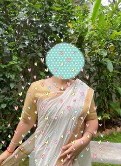 Aamna Real Meet Service - puta in Hyderabad Photo 1 of 1