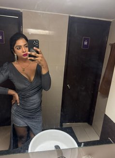 Aaradhya 69 - Transsexual escort in Surat Photo 3 of 3