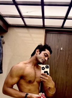 Aarav - Male escort in Mumbai Photo 1 of 5