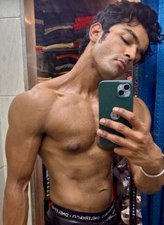 Aarav - Male escort in Mumbai Photo 2 of 5