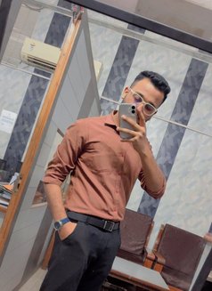 Aarav Khanna Saab - Acompañantes masculino in Ghaziabad Photo 3 of 5