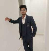 Aarnav Aggarwal - Acompañantes masculino in Ambala