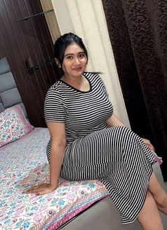 Aarohi - escort in Kolkata Photo 1 of 4
