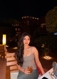 Aarohi - escort in Noida Photo 2 of 5