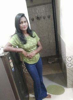 Aarohi Sharma Real Meet Service - puta in Mumbai Photo 1 of 1