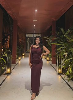 Aarohi - escort in Maldives Photo 2 of 4