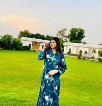 Aarohi student - puta in Dubai