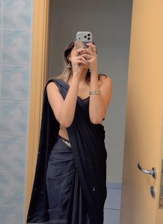 Aarohi student - puta in Dubai Photo 5 of 6
