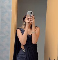 Aarohi student - puta in Dubai Photo 4 of 5