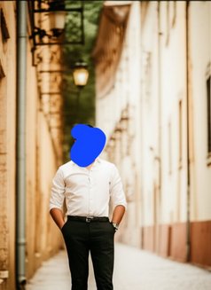 Aaron D Souza - Acompañantes masculino in New Delhi Photo 1 of 5