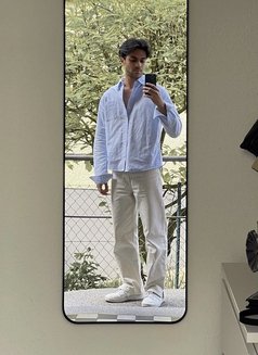 Aaron - Male escort in Bangalore Photo 2 of 4