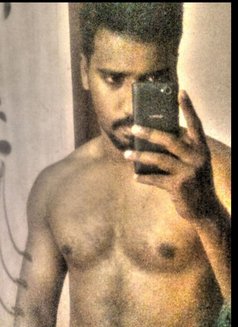 Aaron - Male escort in Dubai Photo 2 of 8