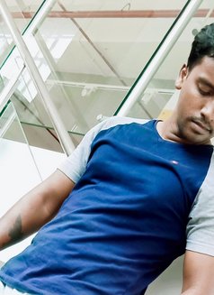 Aaron - Male escort in Dubai Photo 3 of 8