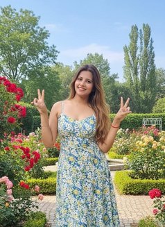 Aarti - puta in Lucknow Photo 2 of 3