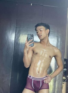 Aartt - Male escort in Manila Photo 6 of 8