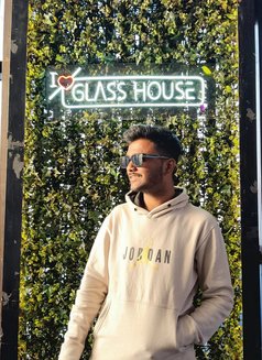 Aarush - Male escort in Mumbai Photo 6 of 8