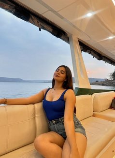 Aarushi - puta in Bangalore Photo 2 of 3