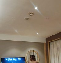 Aarvi - puta in Dubai