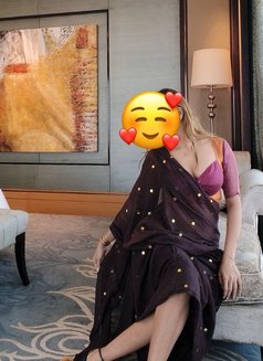 Aarvi - puta in Pune Photo 24 of 24