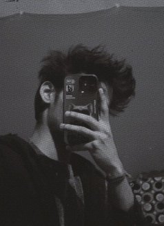 Aaryan - Male escort in New Delhi Photo 2 of 4