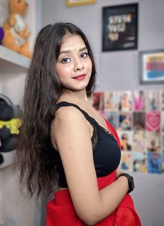 Aashi - escort in Kochi Photo 1 of 6