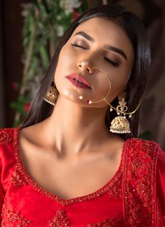 Aashna (Indian Model) @ Dxb ViP Service - puta in Dubai Photo 1 of 11