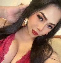 AashniQuinn - Transsexual escort in Macao Photo 13 of 15