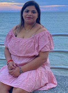 Aastha aunty - puta in Noida Photo 4 of 5