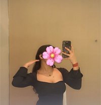 Aastha - puta in New Delhi