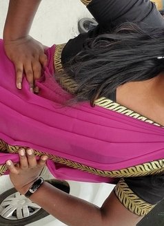 Aathira Nila - Acompañantes transexual in Coimbatore Photo 1 of 4