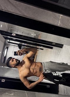 Aayush - Acompañantes masculino in Mumbai Photo 2 of 2