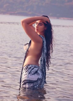 Aayushi - Intérprete de adultos in Dubai Photo 5 of 8