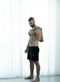 Abaza - Acompañantes masculino in Dubai Photo 7 of 10