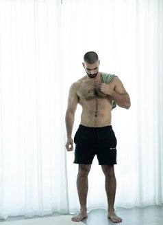 Abaza - Acompañantes masculino in Dubai Photo 10 of 10